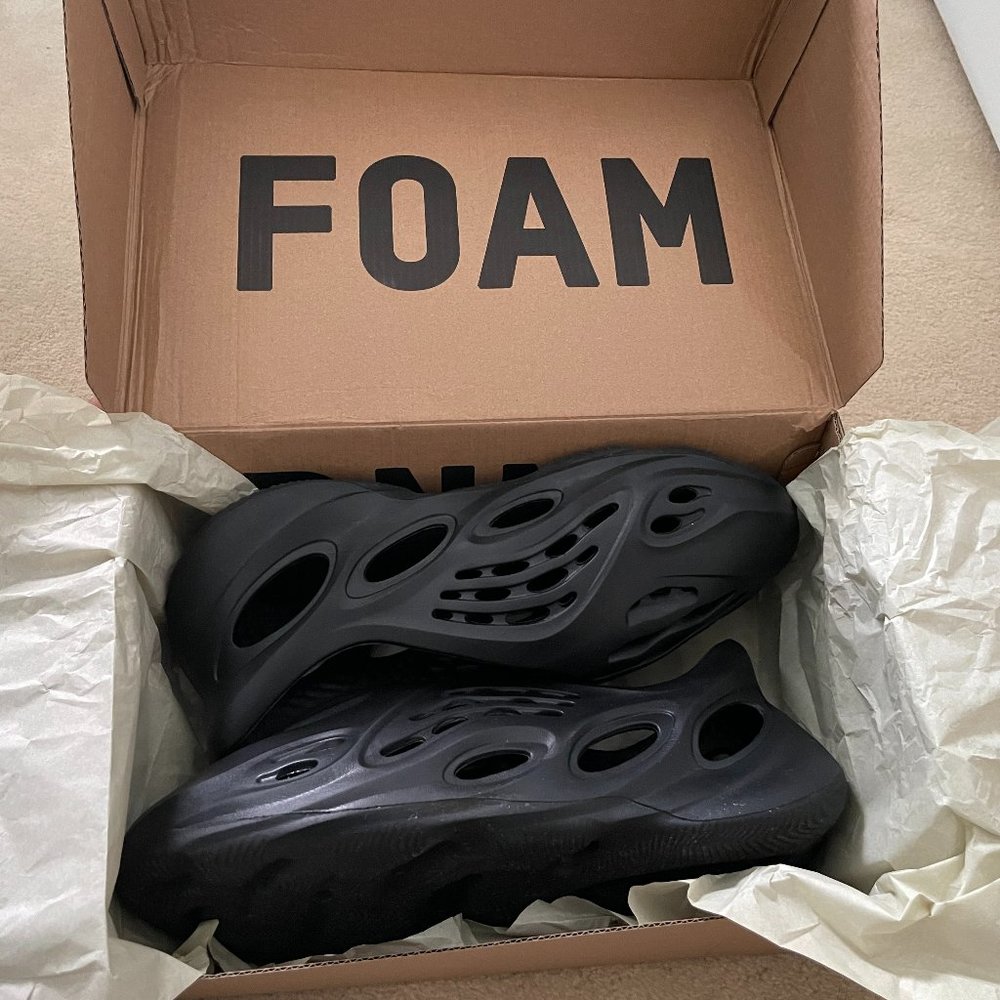 Yeezy Foam Runner Mineral Blue (size 11)